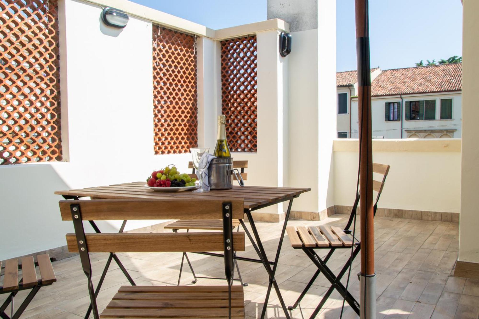 Padova Umberto Center Appartments Екстер'єр фото